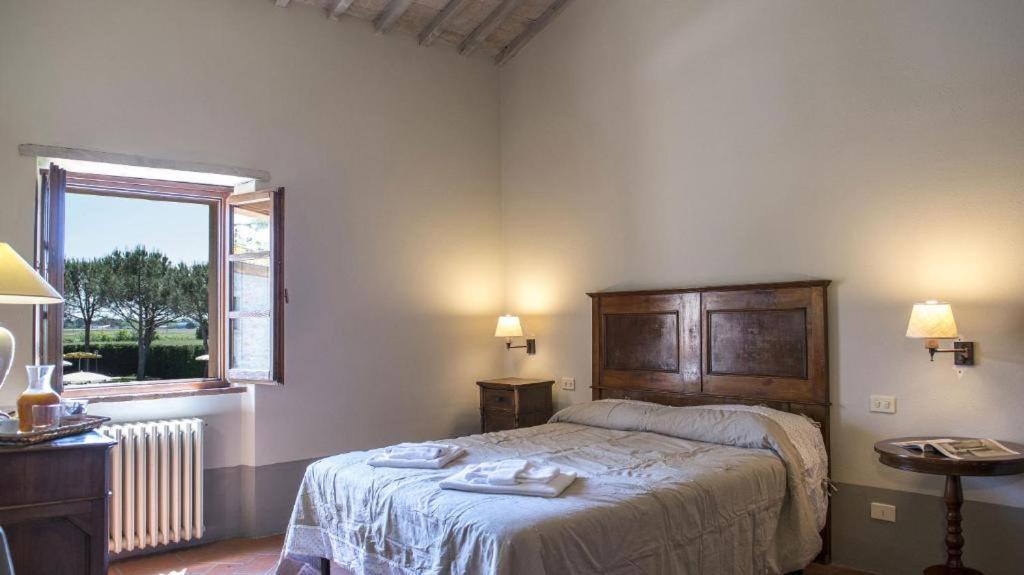 A bed or beds in a room at Le Caselle 26, Emma Villas