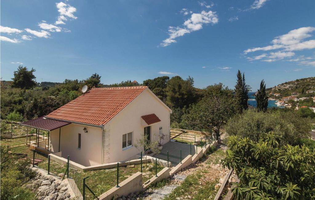 a small white house with a red roof at Awesome Home In Drvenik Veliki With Wifi in Drvenik Veli