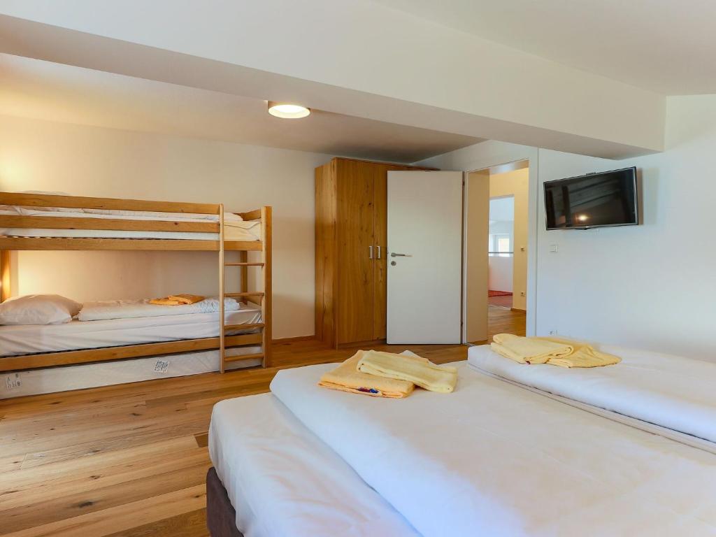 Posteľ alebo postele v izbe v ubytovaní Holiday home in Krimml with sauna
