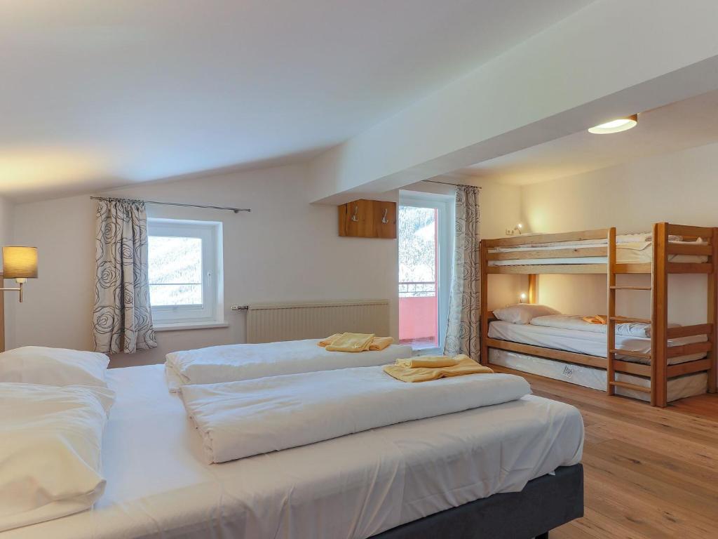 Posteľ alebo postele v izbe v ubytovaní Holiday home in Krimml with sauna