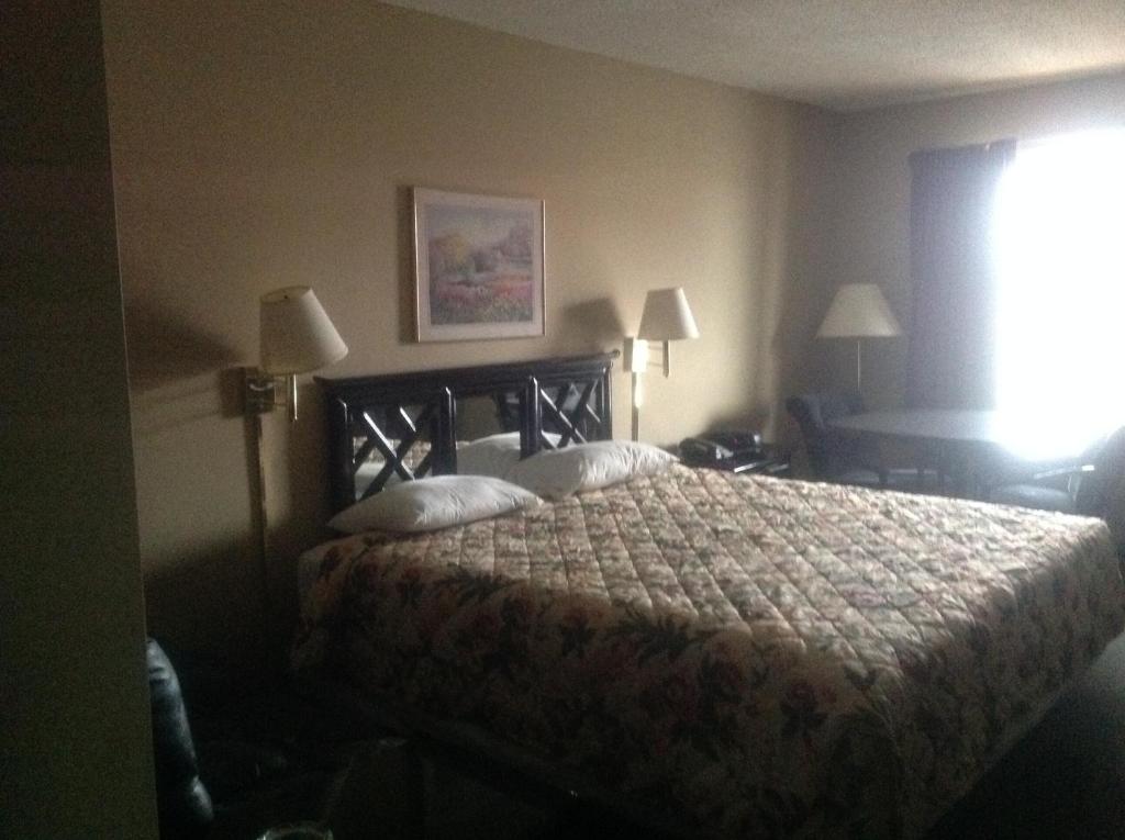 HighWay Inn - Business Class King Room Met Sofa