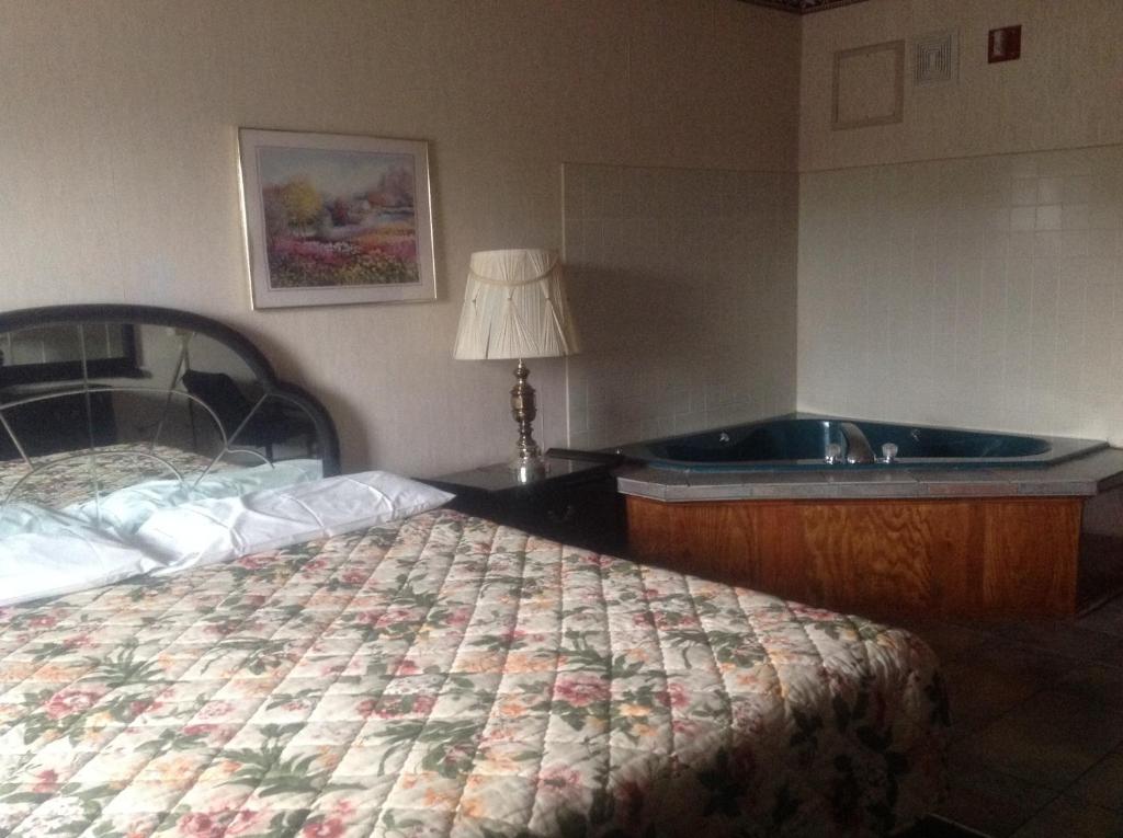 HighWay Inn - Luxe King Room Met Jacuzzi