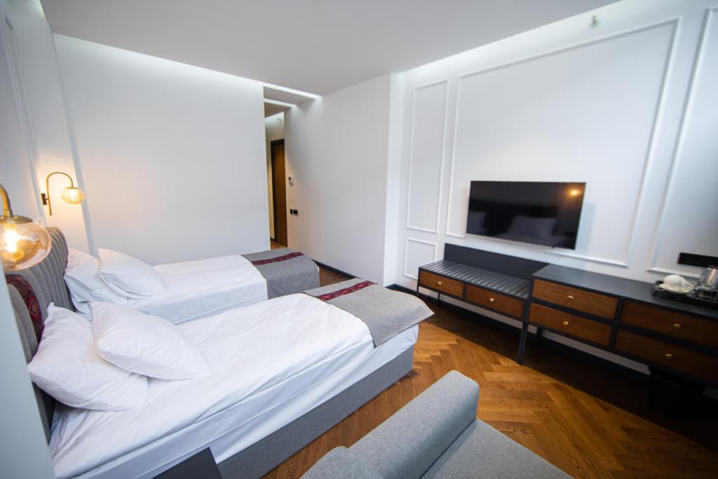 TV a/nebo společenská místnost v ubytování Molokan Inn Hotel