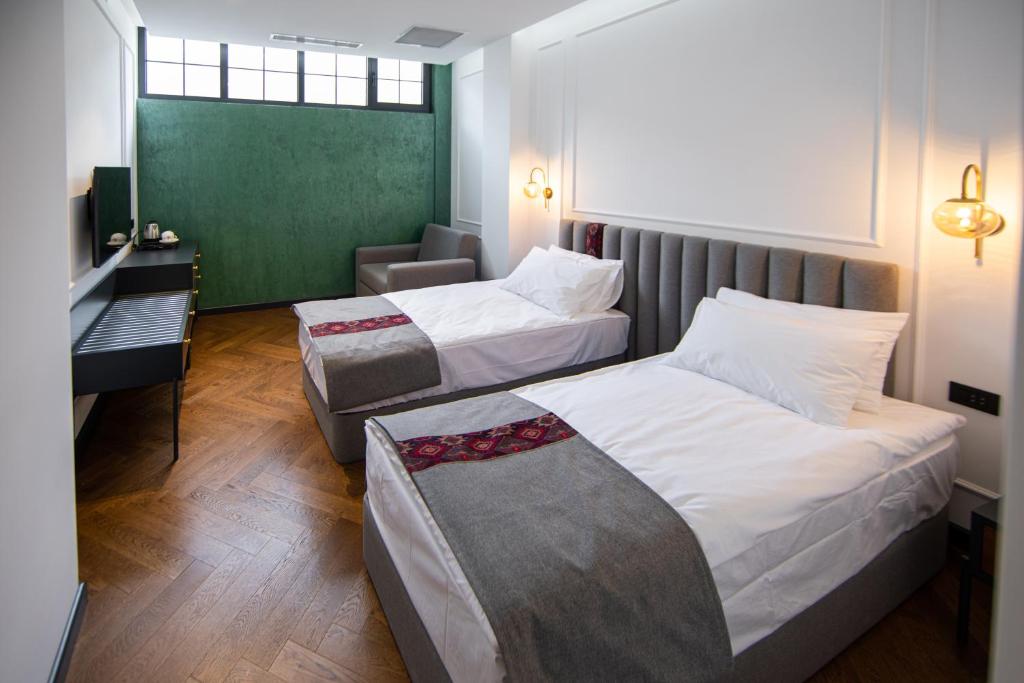 Postel nebo postele na pokoji v ubytování Molokan Inn Hotel