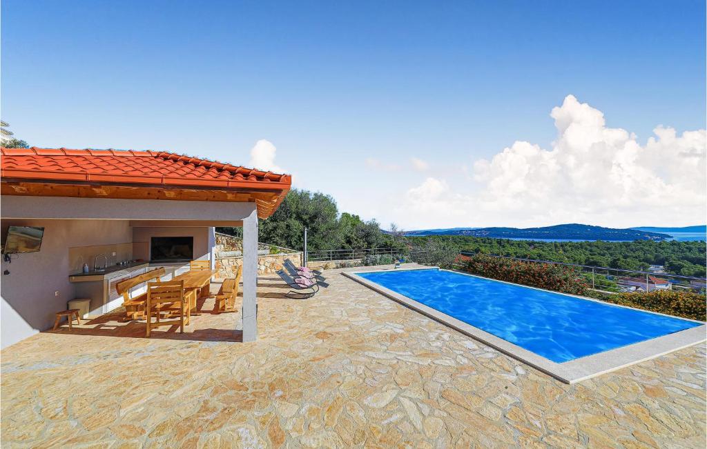 Bazén v ubytovaní Stunning Home In Seget Vranjica alebo v jeho blízkosti