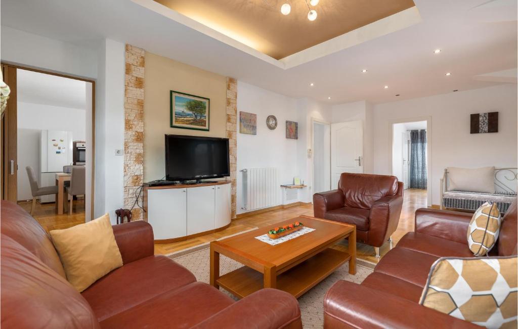 TV a/nebo společenská místnost v ubytování Apartment Zbandaj V