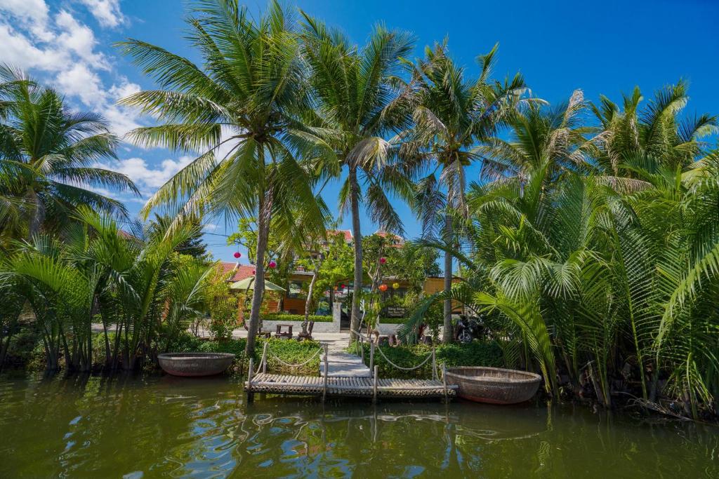 River Waves Hotel