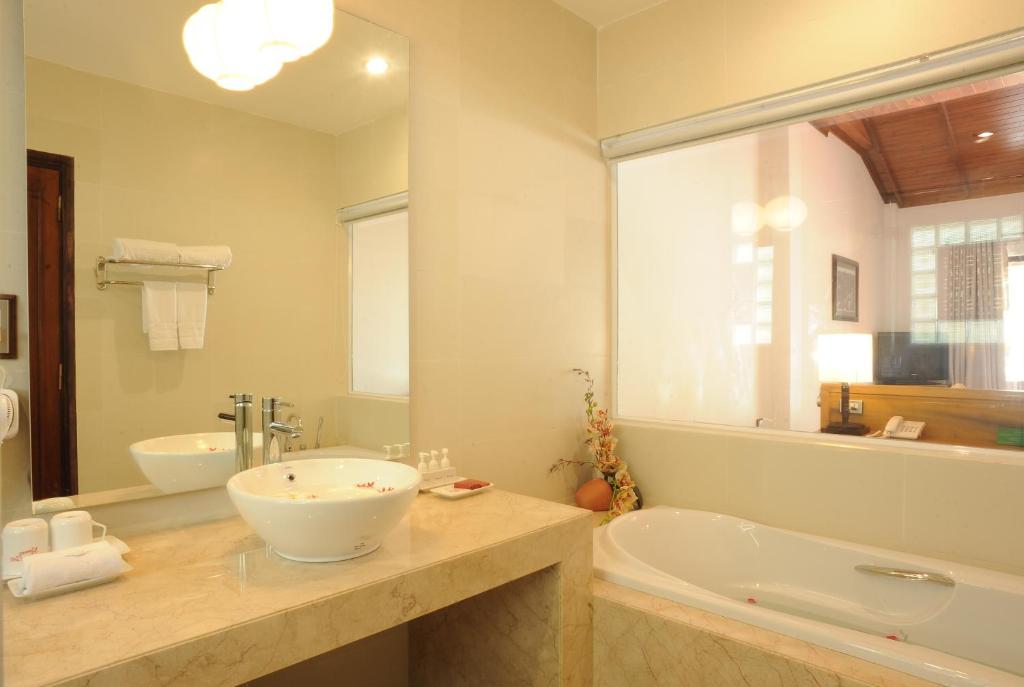 Phòng Deluxe Giường Đôi Nhìn Ra Sông