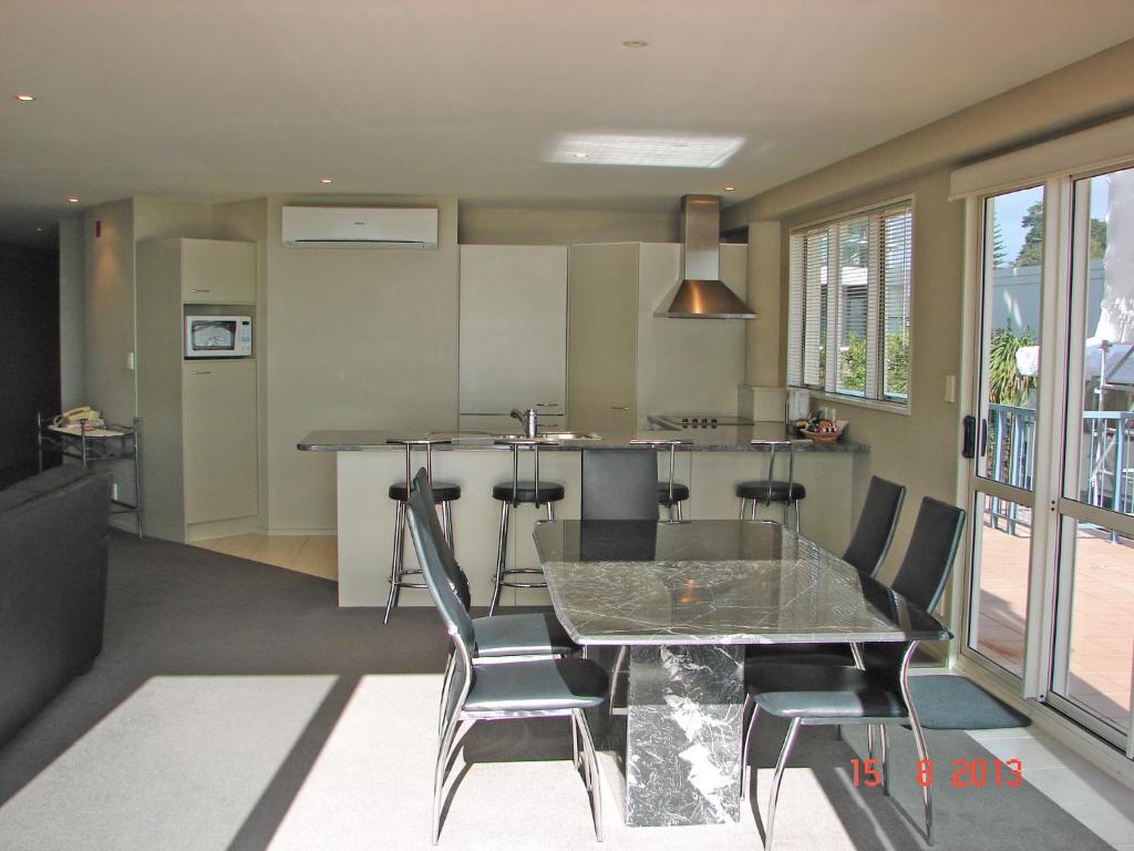 Pavilion Beachfront Apartments - Resim 36