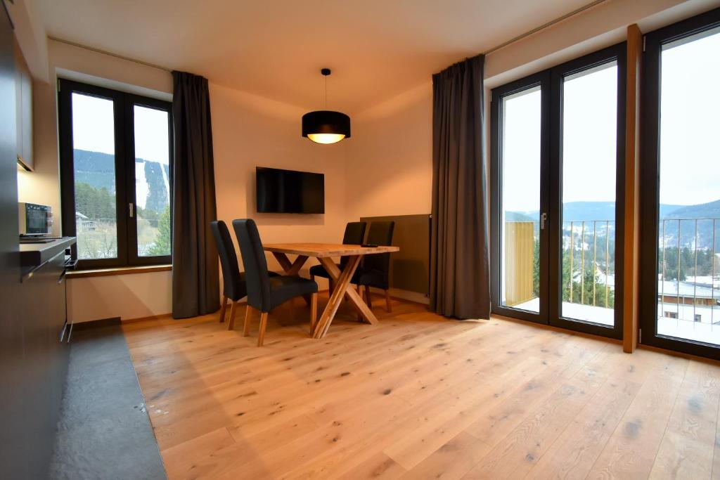 TV a/nebo společenská místnost v ubytování Apartments with mountain views