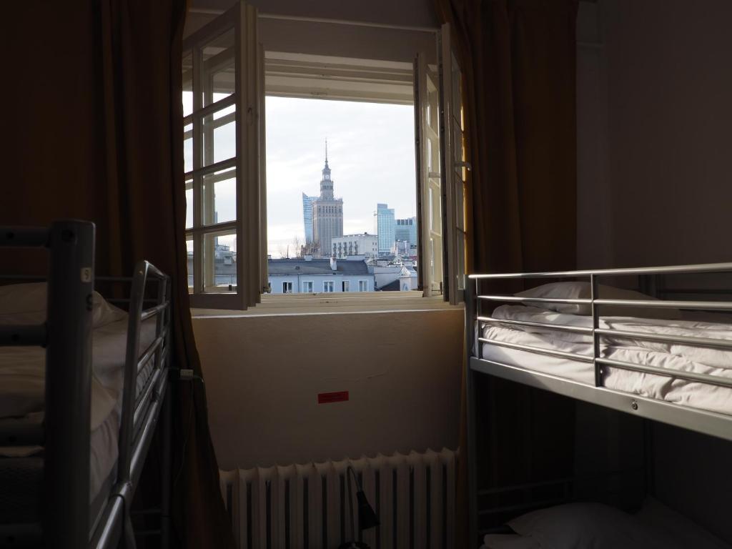 Posteľ alebo postele v izbe v ubytovaní New World St Hostel and Private Room