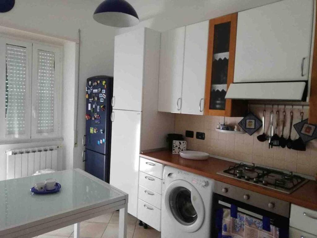 Kuchyň nebo kuchyňský kout v ubytování Appartamento sul porto Nettuno