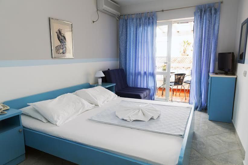 Postel nebo postele na pokoji v ubytování Hotel Obala