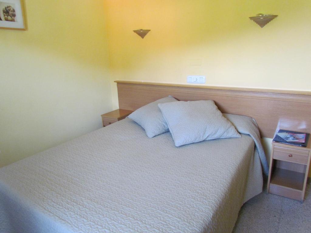 Cama o camas de una habitación en Hostal Las Rumbas