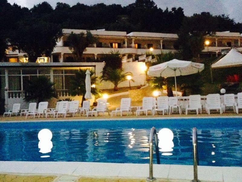 Bazén v ubytování Hotel Diamond Residence nebo v jeho okolí