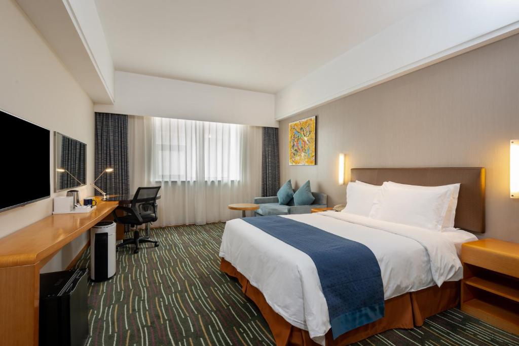 Postel nebo postele na pokoji v ubytování Holiday Inn Express Shanghai New Jinqiao by IHG