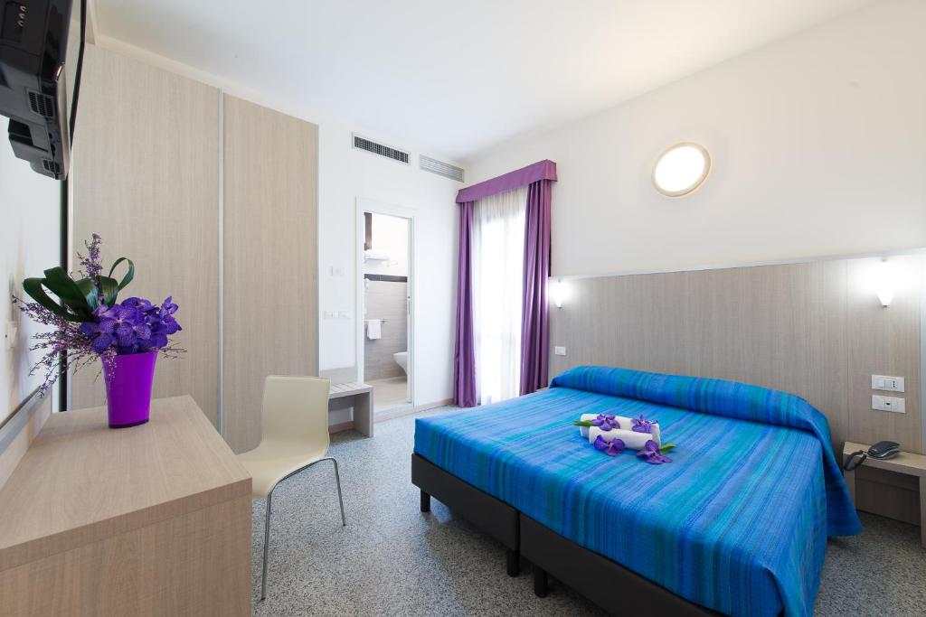 Postel nebo postele na pokoji v ubytování Hotel Villa Argia Rimini Marina Centro