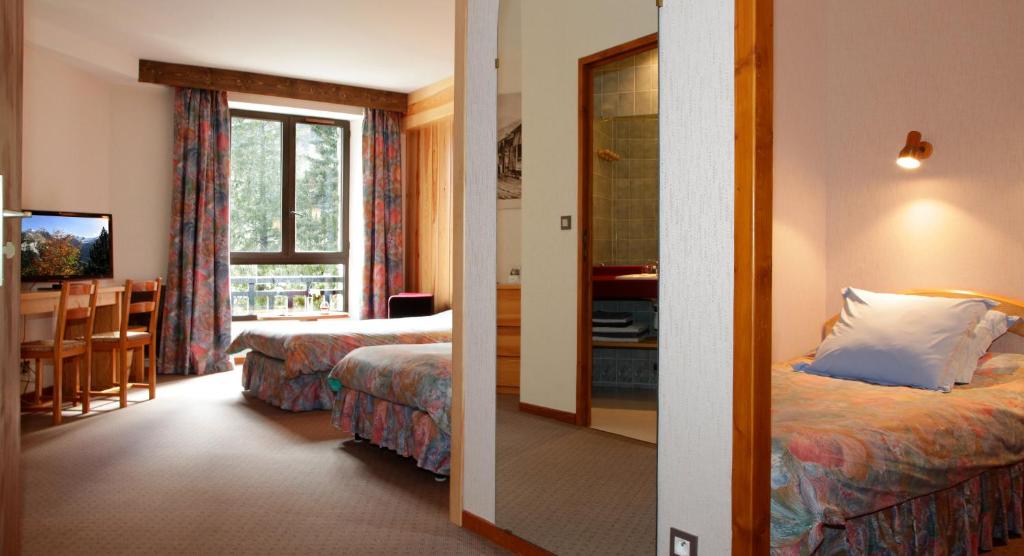 Postel nebo postele na pokoji v ubytování Hôtel Vignemale