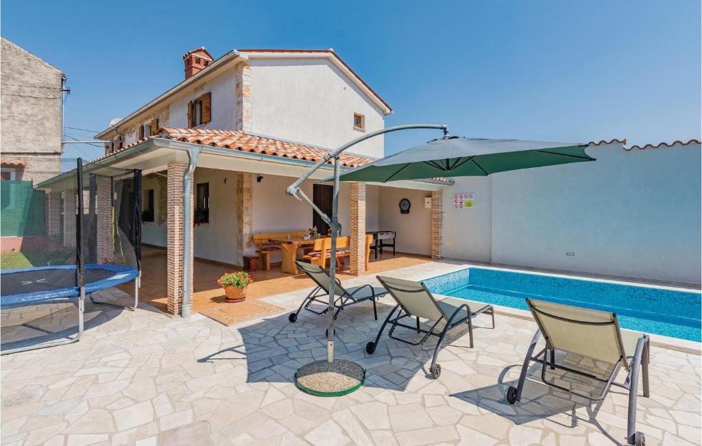Bazén v ubytování Holiday Home Barban 53 nebo v jeho okolí