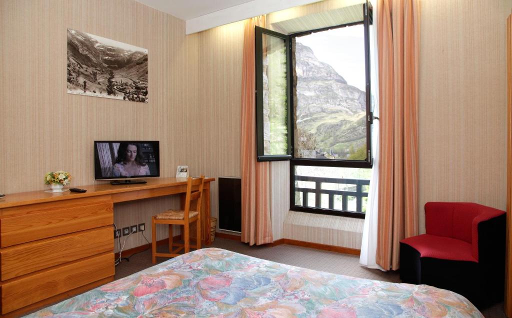 Postel nebo postele na pokoji v ubytování Hôtel Vignemale