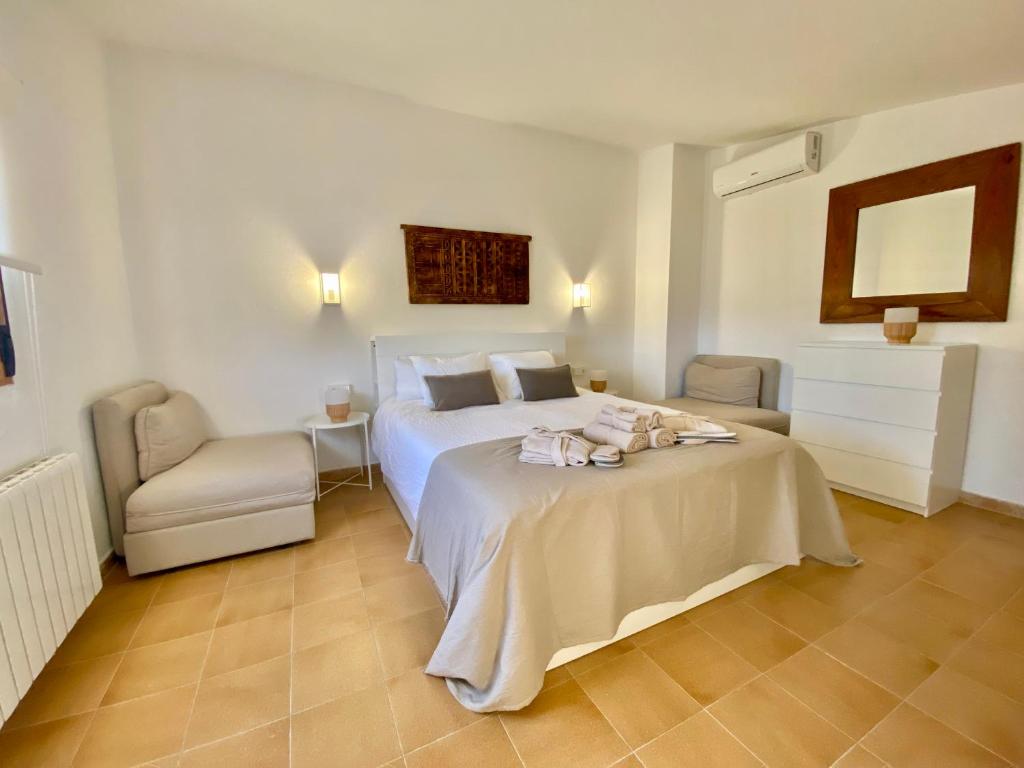 Postel nebo postele na pokoji v ubytování Mas de l'Aranyó - Eco Wellness Spa
