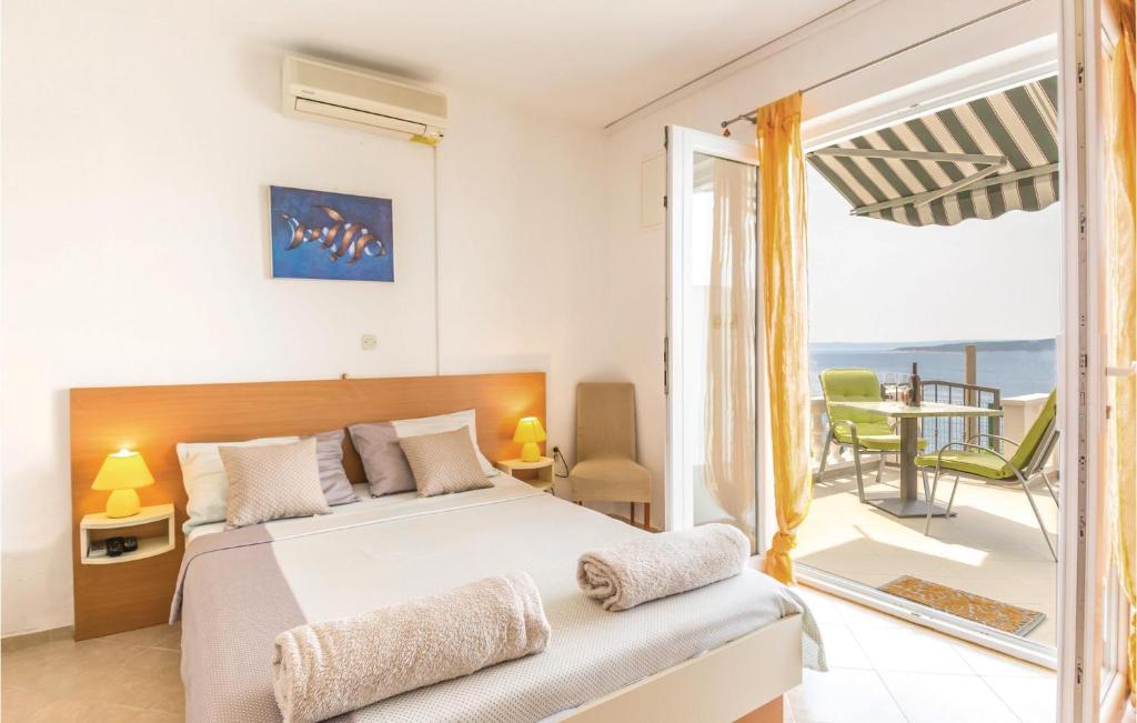 Posteľ alebo postele v izbe v ubytovaní Apartment Brela With Sea View I