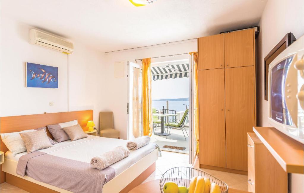Posteľ alebo postele v izbe v ubytovaní Apartment Brela With Sea View I