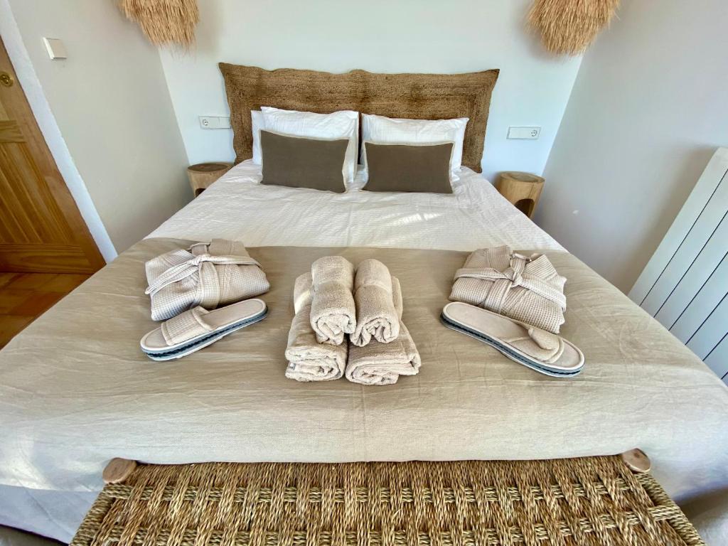 Postel nebo postele na pokoji v ubytování Mas de l'Aranyó - Eco Wellness Spa