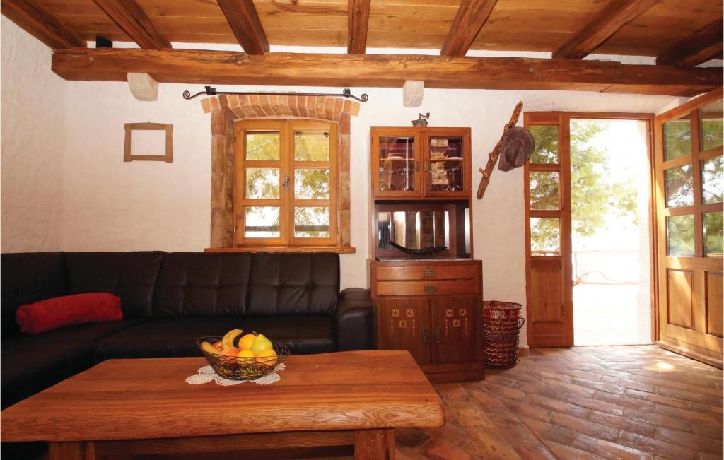 Fotografia z galérie ubytovania Holiday Home Zastrazisce With Fireplace 03 v destinácii Zastražišće
