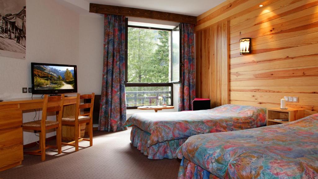 Postel nebo postele na pokoji v ubytování Hôtel Vignemale