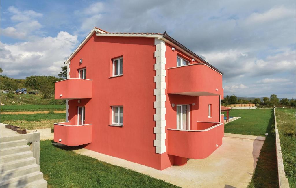 Budova, kde se prázdninový dům nachází