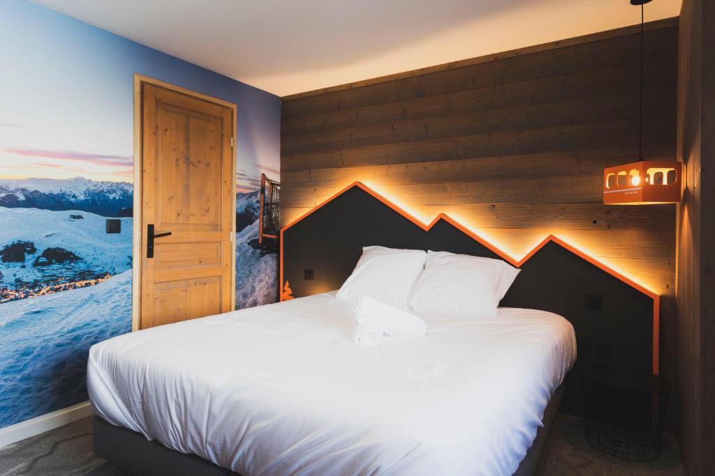 Postel nebo postele na pokoji v ubytování Hotel Base Camp Lodge - Les 2 Alpes
