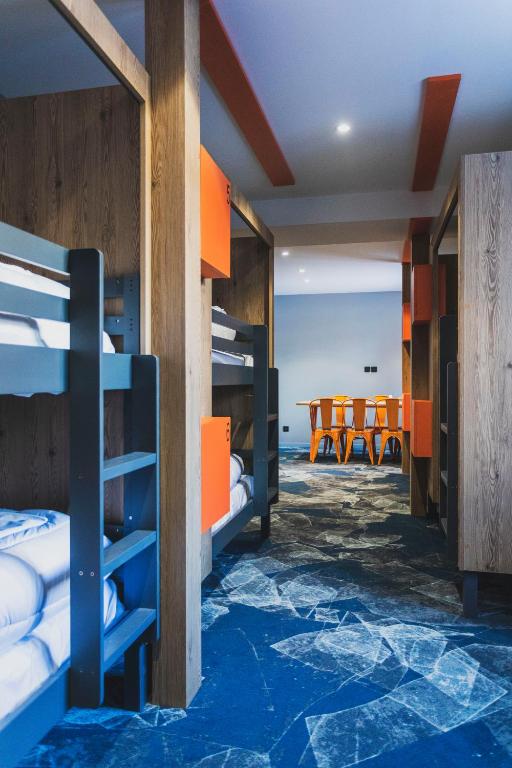 Postel nebo postele na pokoji v ubytování Hotel Base Camp Lodge - Les 2 Alpes