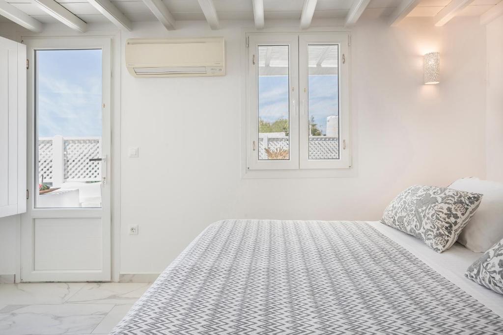 Postel nebo postele na pokoji v ubytování Kostantis Town Suites