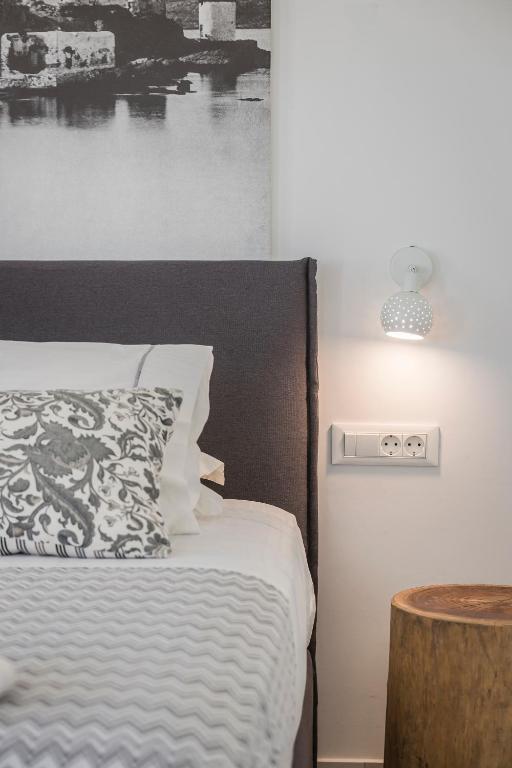 Postel nebo postele na pokoji v ubytování Kostantis Town Suites