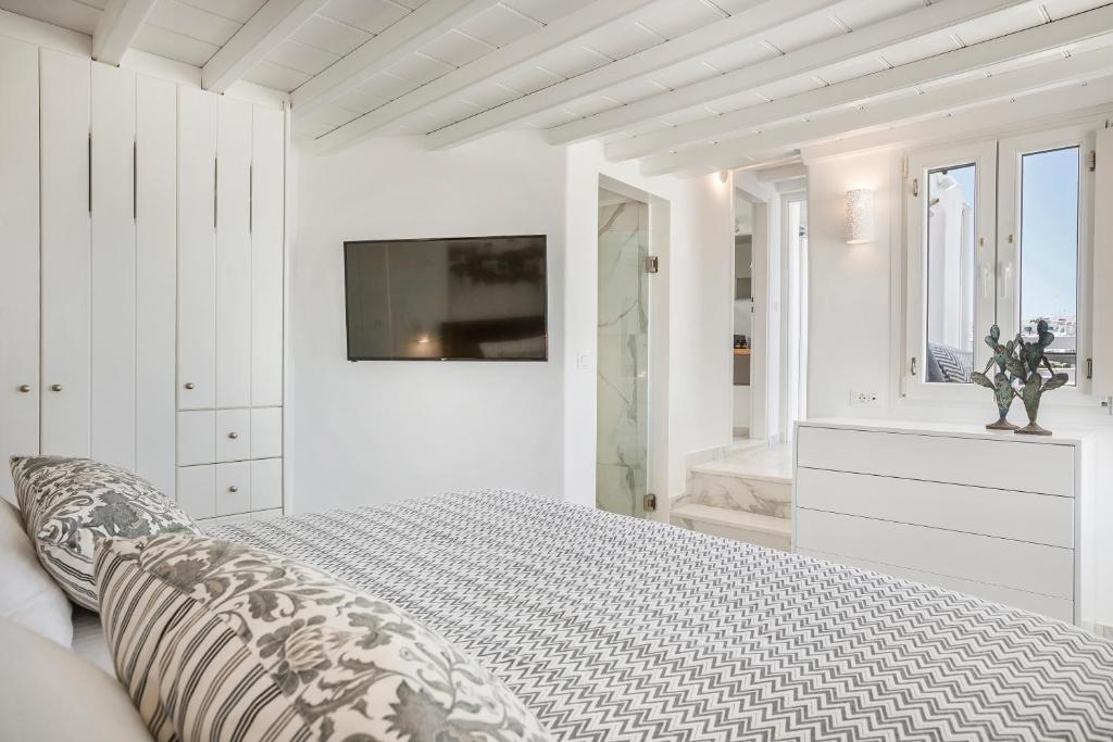 TV a/nebo společenská místnost v ubytování Kostantis Town Suites