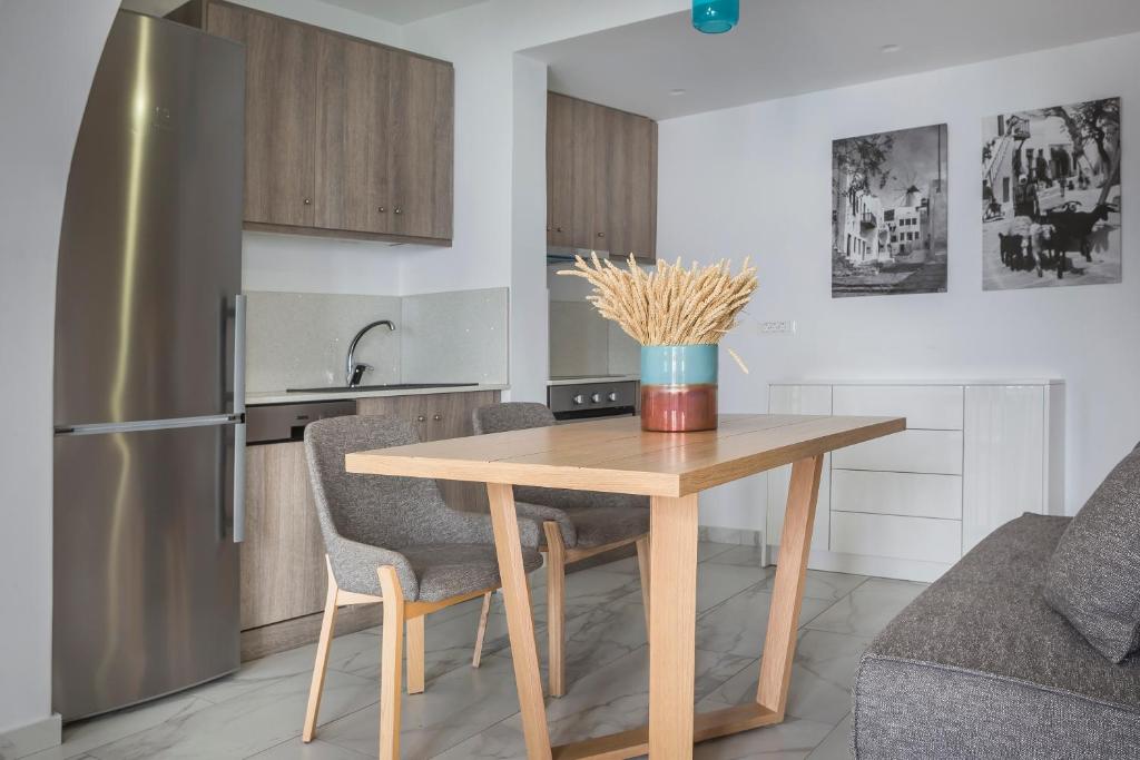 Kuchyň nebo kuchyňský kout v ubytování Kostantis Town Suites