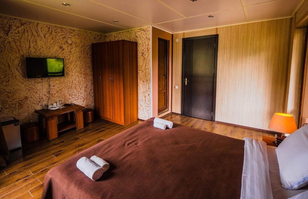 Hotel Banguriani - Family Room With Balcony