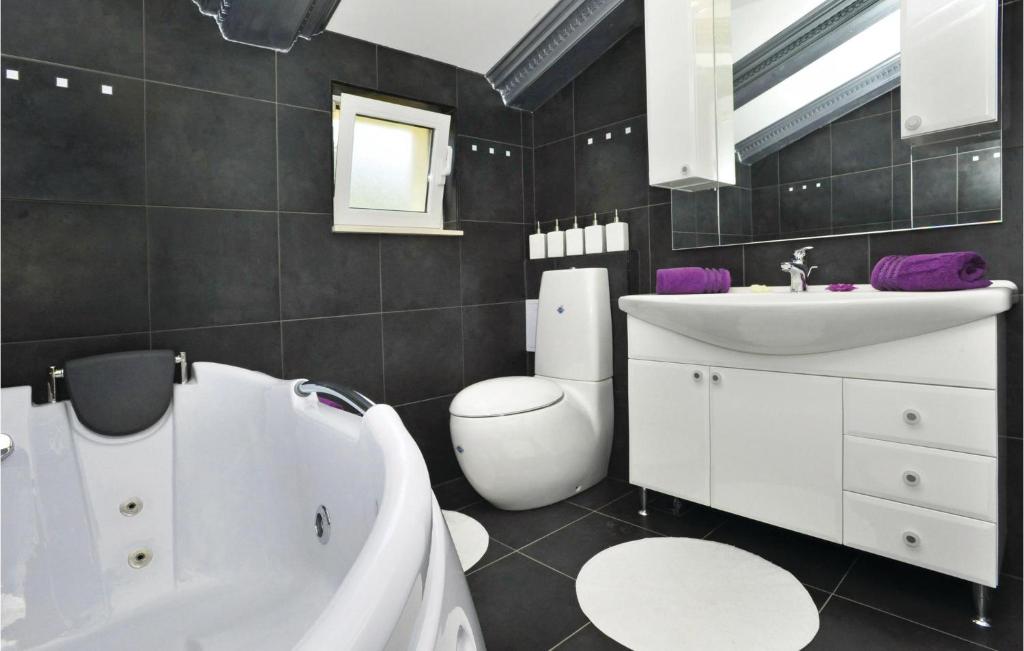 Kúpeľňa v ubytovaní Holiday Home Vlaska Iii