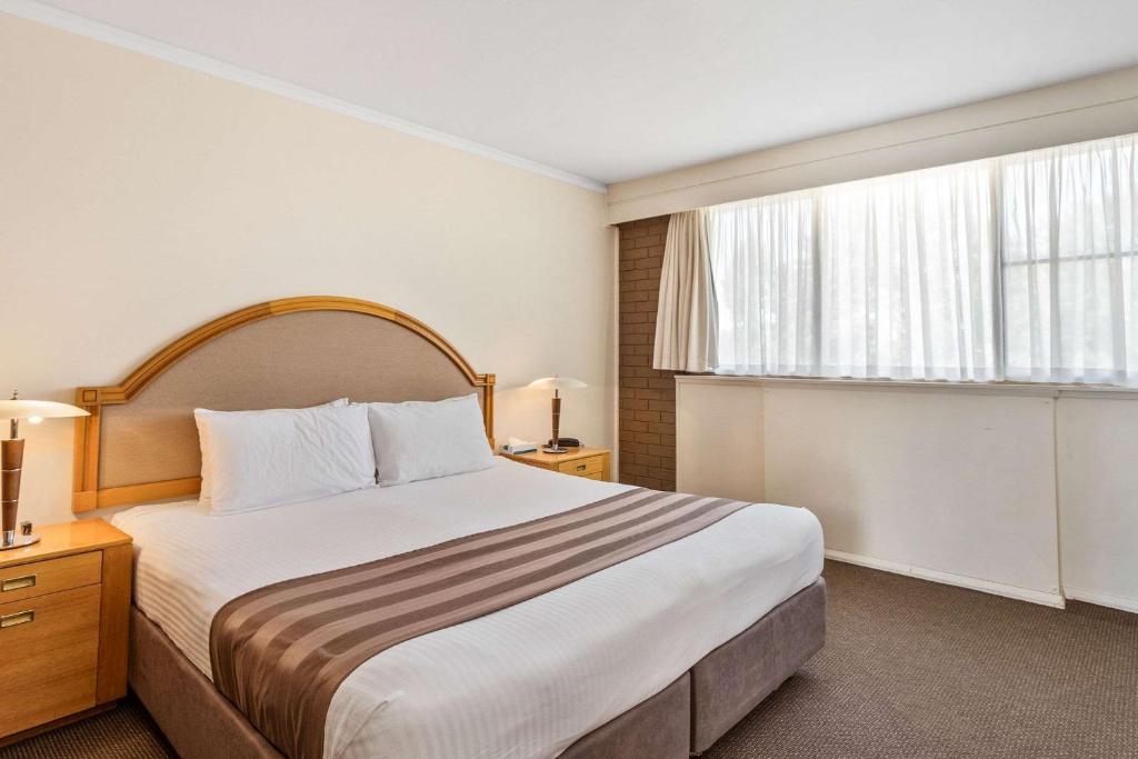 Postel nebo postele na pokoji v ubytování Quality Inn Dubbo International