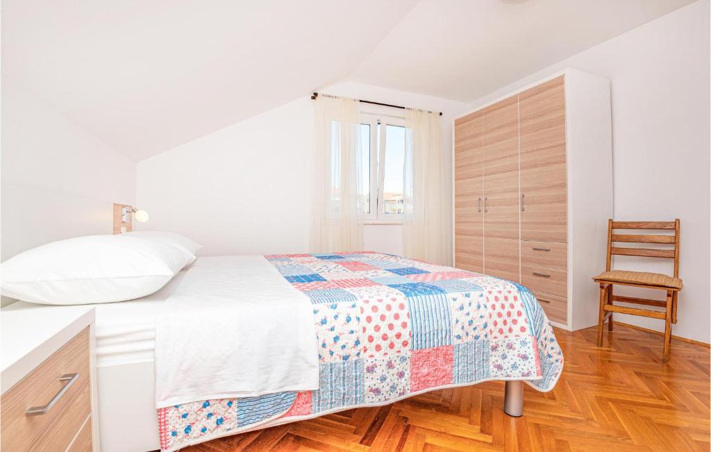 Posteľ alebo postele v izbe v ubytovaní Two-Bedroom Apartment Vodice With Sea View 06