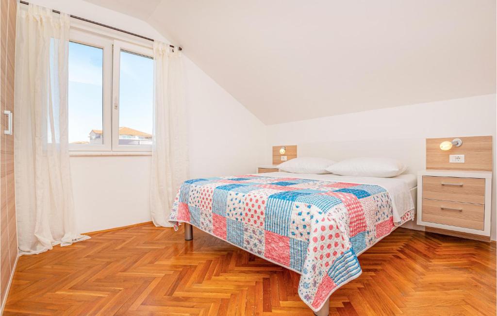 Posteľ alebo postele v izbe v ubytovaní Two-Bedroom Apartment Vodice With Sea View 06
