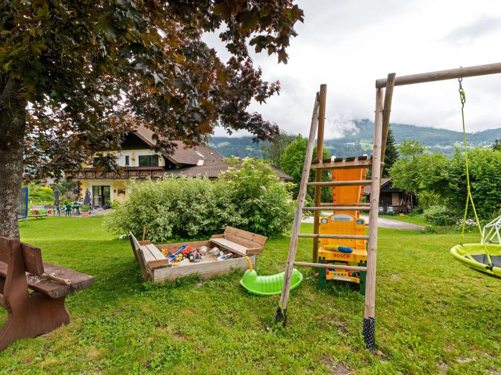 Vonkajšia záhrada v ubytovaní Peaceful Apartment in Sankt Michael im Lungau