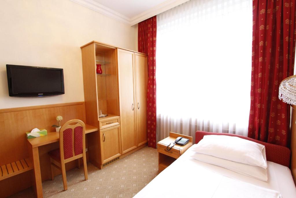 TV a/nebo společenská místnost v ubytování Hotel Corvinus Vienna - Newly Renovated