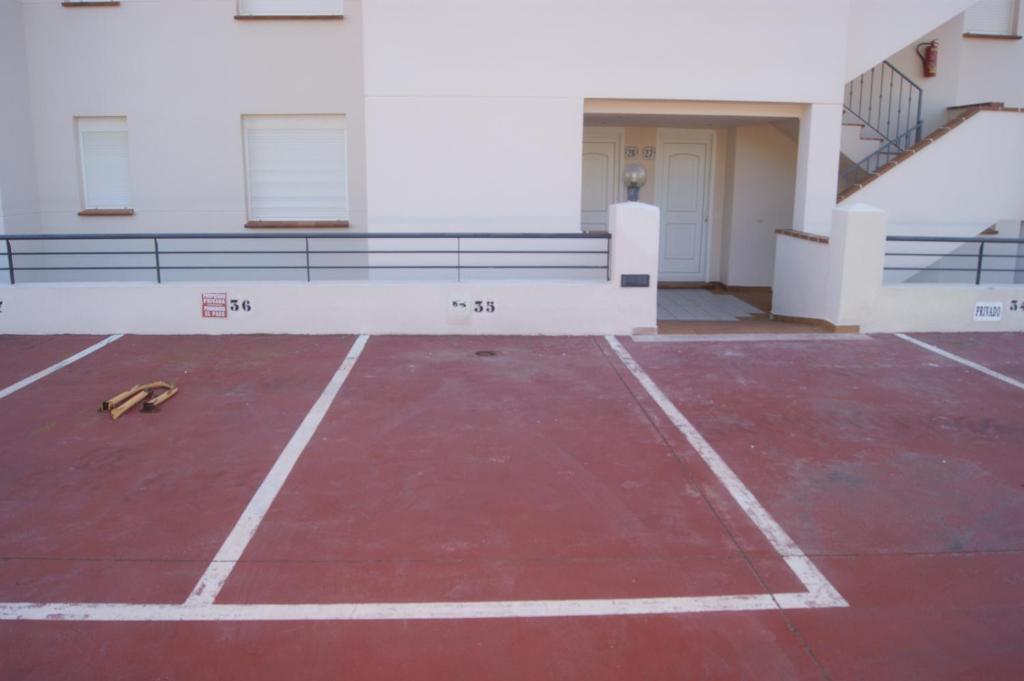Tenis alebo squash v ubytovaní Apartamentos Marineu Cala Josep alebo jeho okolí