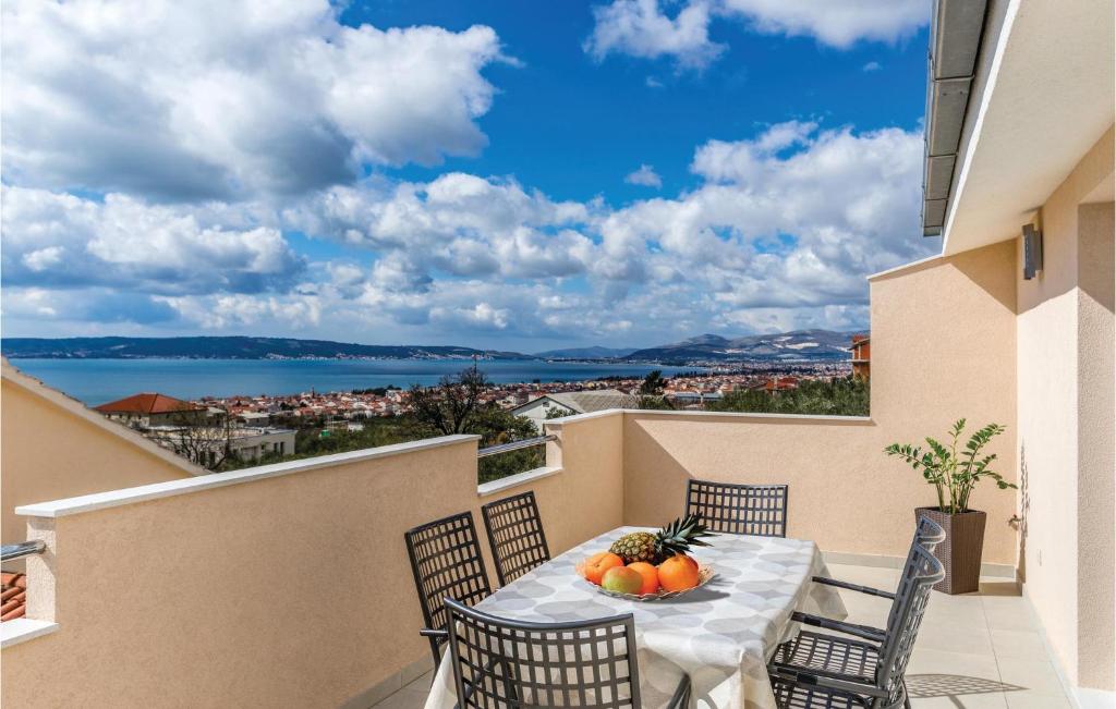Two-Bedroom Apartment In Kastel Gomilica