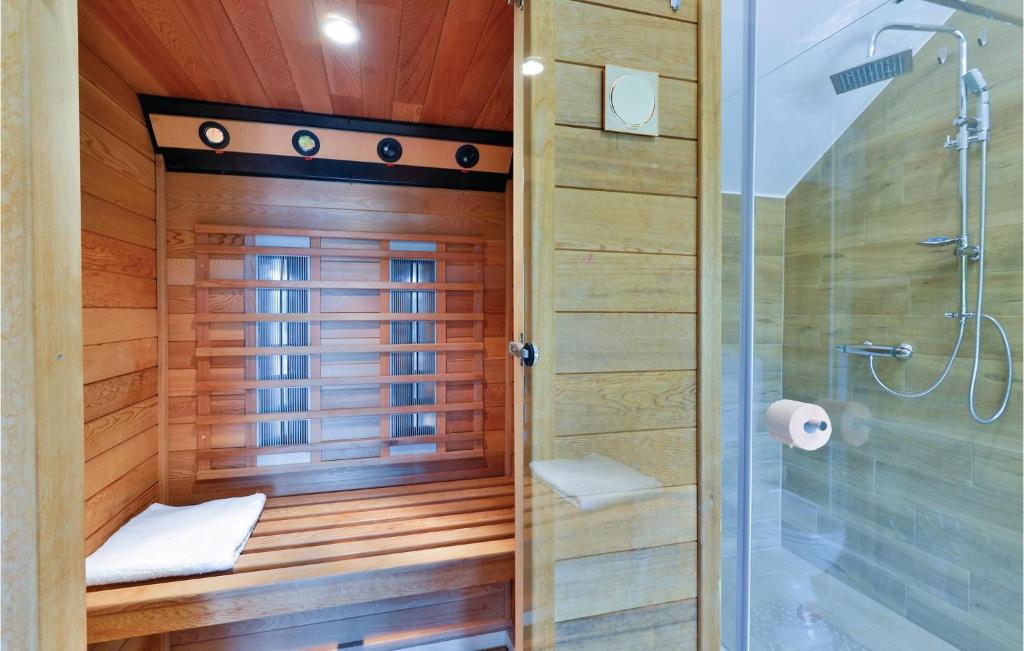 Koupelna v ubytování Amazing Home In Vinica With Sauna