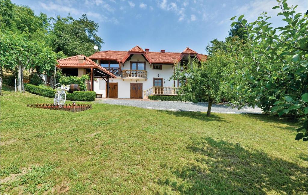 Zahrada ubytování Amazing Home In Vinica With Sauna