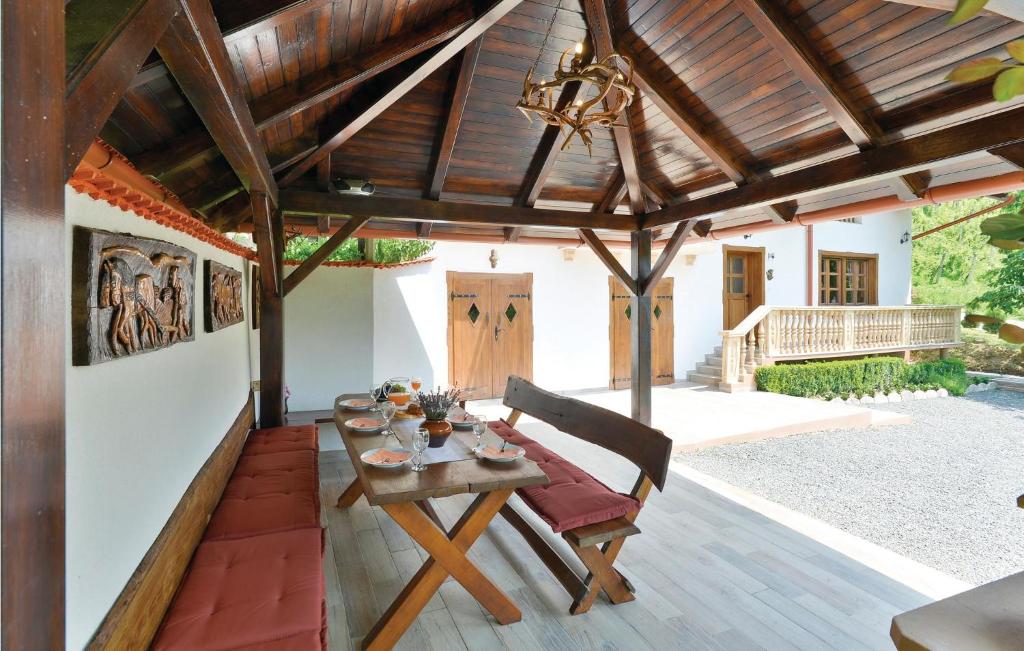 Balkón nebo terasa v ubytování Amazing Home In Vinica With Sauna