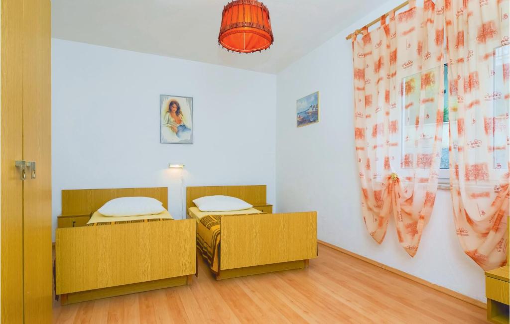 Posteľ alebo postele v izbe v ubytovaní Four-Bedroom Apartment In Omis